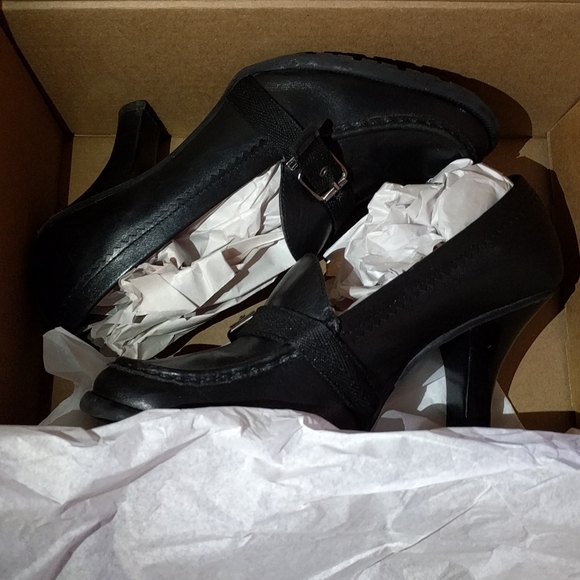 Vintage Black Tommy Hilfiger Heels - Picture 15 of 15